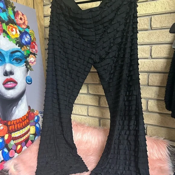 Women’s wrangler size extra-large, tiered pants, black - Picture 1 of 5